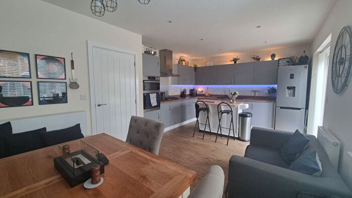 4 Bedroom Detached House For Sale In Moorhen Grove, Southam, CV47