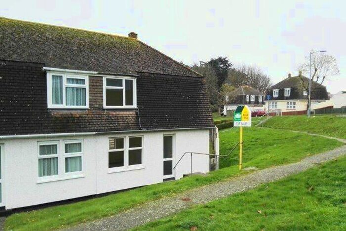 3 Bedroom Property To Rent In Acacia Road, Falmouth, TR11