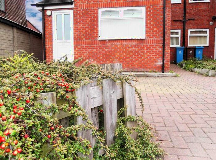 2 Bedroom Apartment To Rent In Priory Grove, Chadderton, OL9