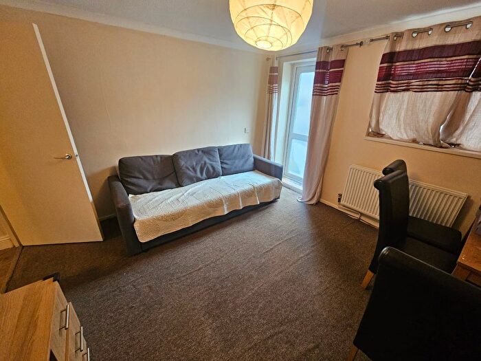 1 Bedroom Maisonette To Rent In Dawson Close, Hayes, UB3