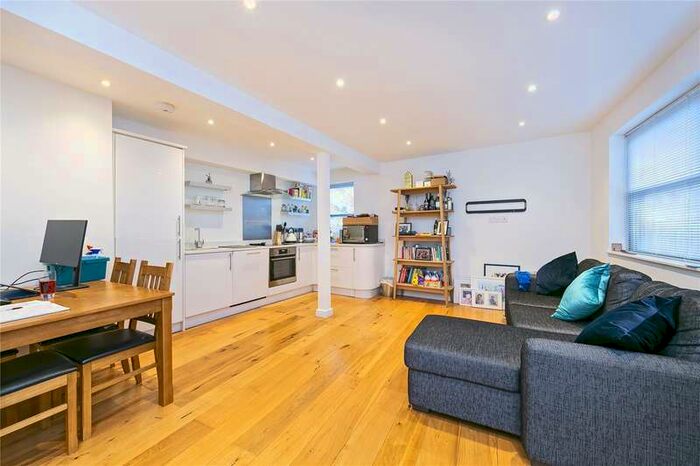 1 Bedroom Flat To Rent In Albert Road, Richmond, Uk, TW10