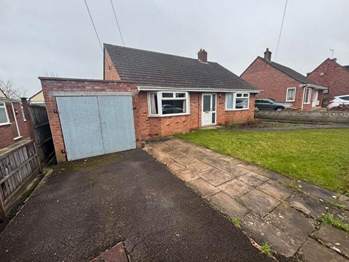 3 Bedroom Bungalow To Rent In Oriel Road, Street, BA16