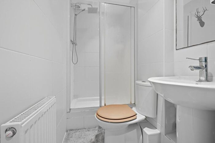 2 Bedroom Apartment For Sale In Globe Road, Stepney Green, E1