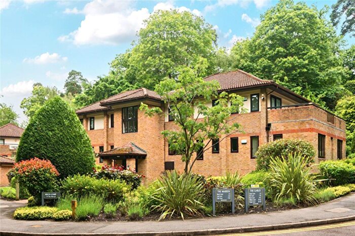 3 Bedroom Flat For Sale In The Warren, Oxshott, KT22