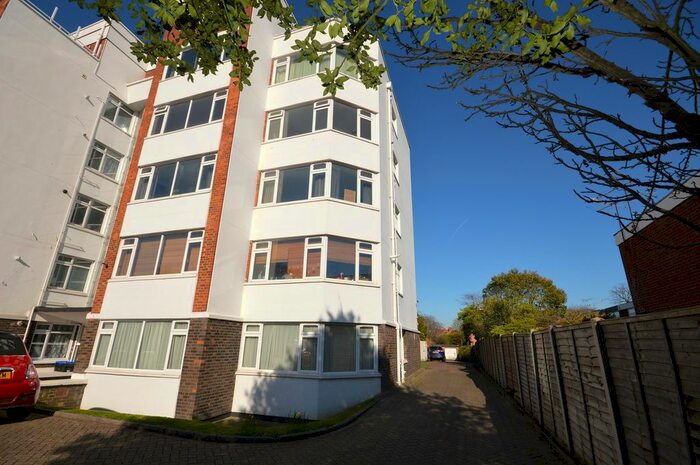 2 Bedroom Flat To Rent In West Hill, Putney, London., SW15