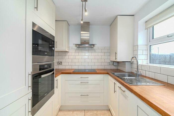 1 Bedroom Semi-Detached House To Rent In Walpole Road, London, E18