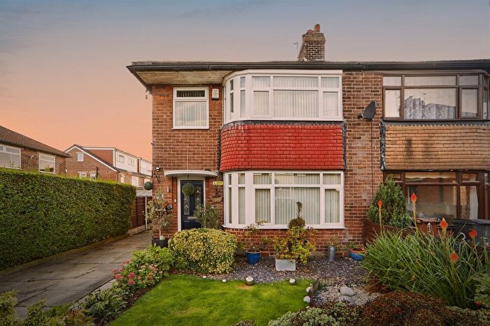 3 Bedroom Semi-detached House For Sale In Chatsworth Drive, Pudsey, LS28
