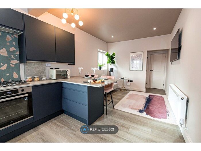 1 Bedroom Flat To Rent In Holdenhurst Road, Bournemouth, BH8