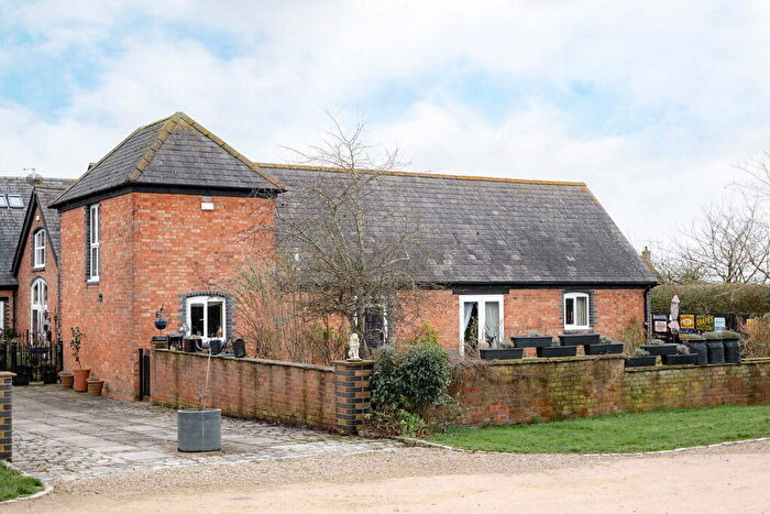 3 Bedroom Barn Conversion For Sale In Ledburn, Buckinghamshire, LU7