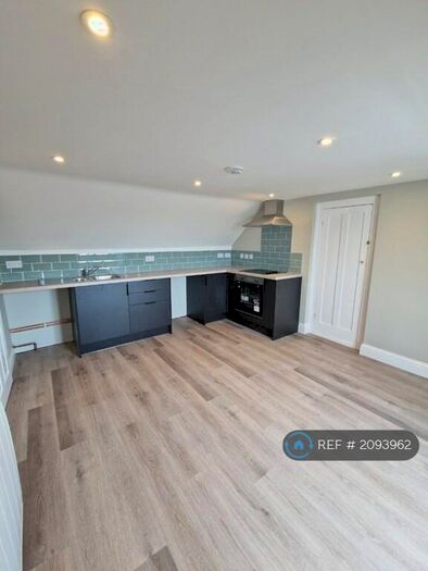 1 Bedroom Flat To Rent In Undercliff Road West, Felixstowe, IP11