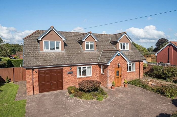 3 Bedroom Detached Bungalow For Sale In Willand Old Village, Willand, Cullompton, EX15