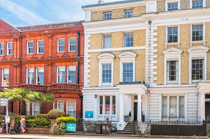 2 Bedroom Flat To Rent In Southgate Street, Winchester, Hampshire, SO23