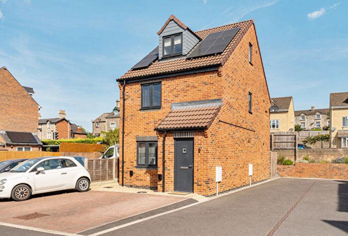 2 Bedroom Maisonette For Sale In Greenaways, Ebley, Stroud, Gloucestershire, GL5