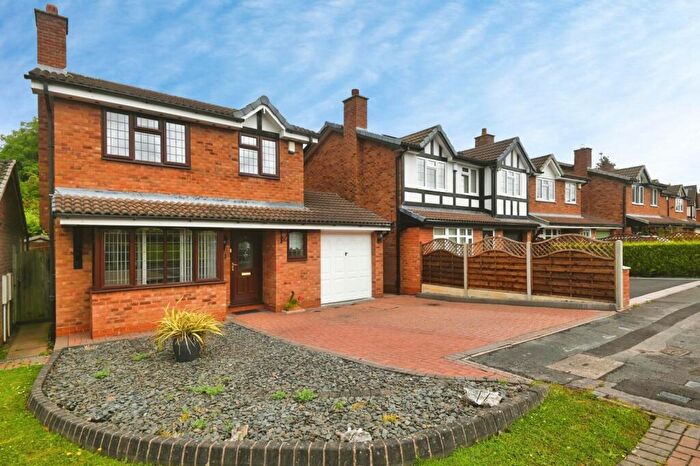 3 Bedroom Detached House For Sale In Dovestone, Wilnecote, Tamworth, B77