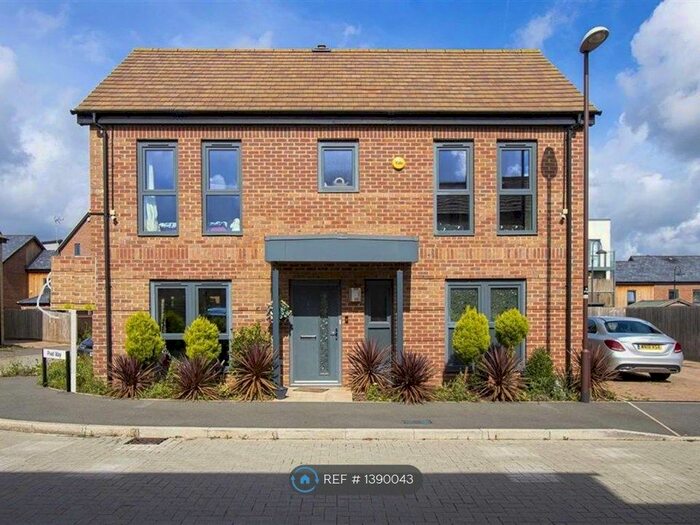 3 Bedroom Detached House To Rent In Pixel Way, Oakgrove, Milton Keynes, MK10