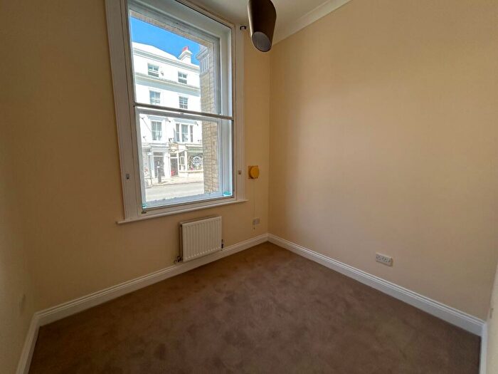 2 Bedroom Flat To Rent In Canute Road, Southampton, SO14