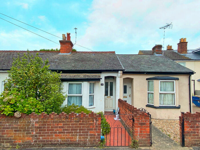 1 Bedroom Bungalow To Rent In Peabody Road, GU14