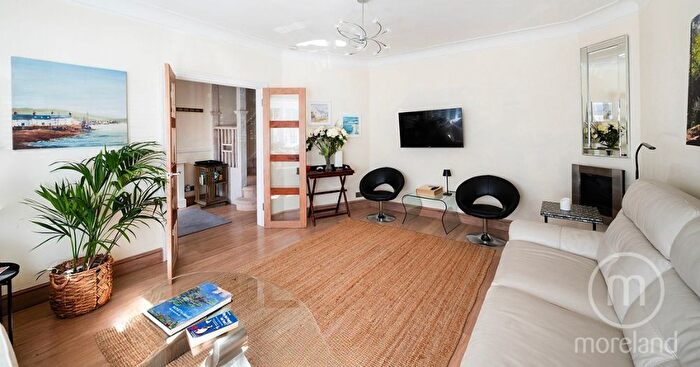 4 Bedroom Semi-detached House To Rent In Hampstead Gardens, Golders Green, NW11