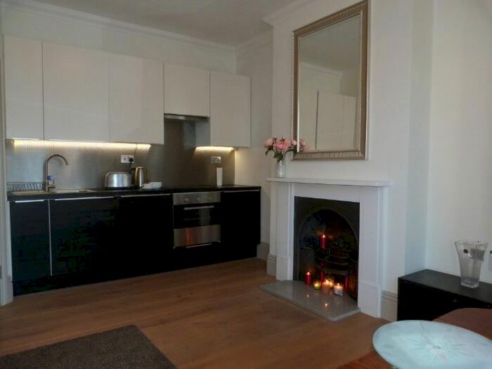 1 Bedroom Flat To Rent In Mount Ephraim Lane, London, SW16