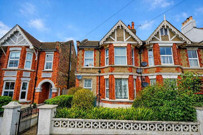 2 Bedroom Flat For Sale In Ashburnham Road, Hastings, TN35