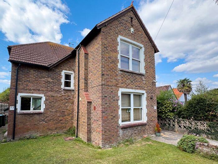 3 Bedroom Detached House For Sale In Links Avenue, Felpham, PO22