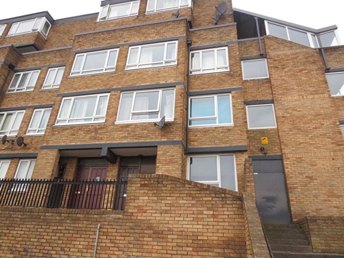 3 Bedroom Flat To Rent In Avison Street, Newcastle Upon Tyne, NE4