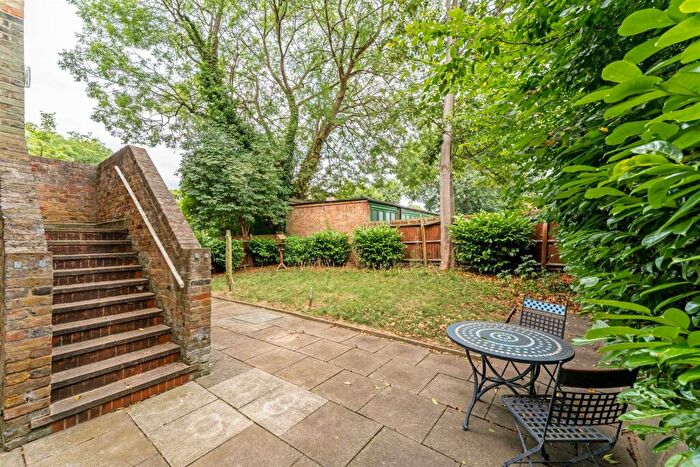 1 Bedroom Flat For Sale In Hermon Hill, Wanstead, E11