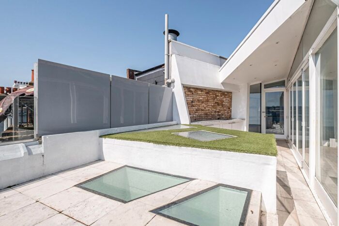 3 Bedroom Flat For Sale In Putney High Street, London, SW15