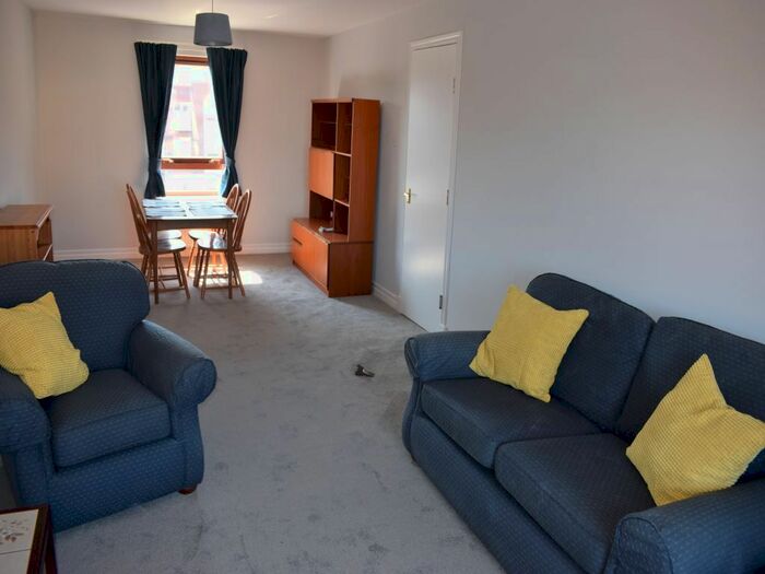 2 Bedroom Flat To Rent In West Powburn, Edinburgh, EH9