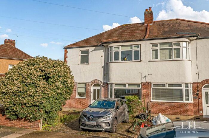 2 Bedroom Maisonette For Sale In Tudor Drive, Romford, RM2