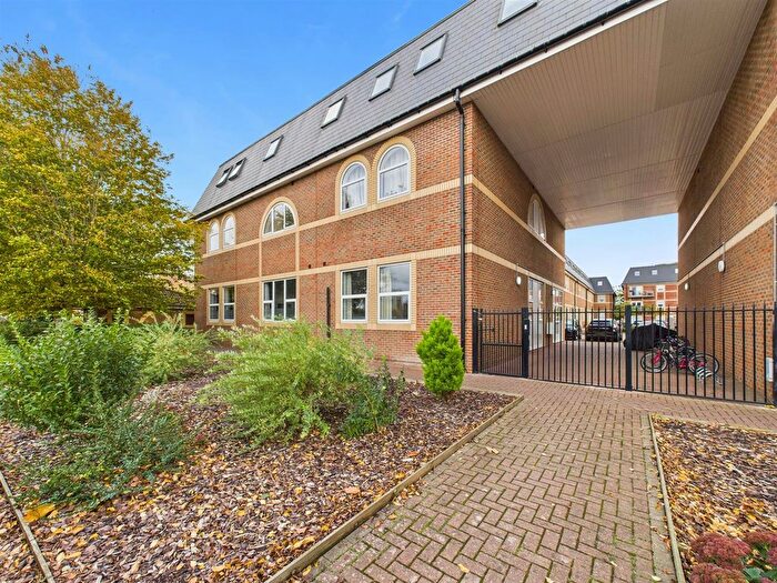 Studio For Sale In Alton Mews, Aylesbury, HP19
