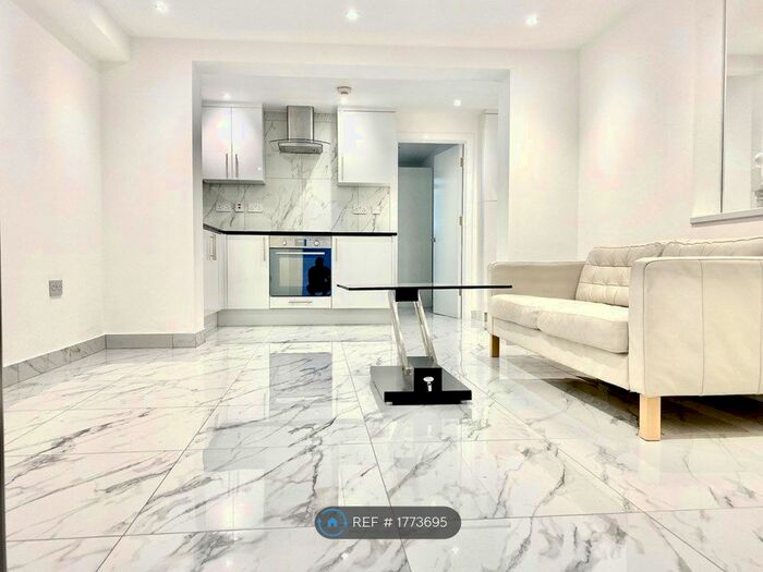 2 Bedroom Flat To Rent In Upper Tachbrook Street, London, SW1V