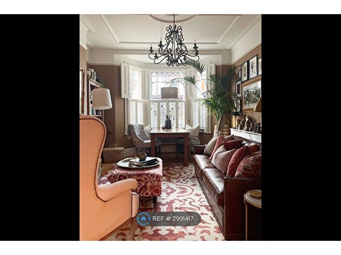 2 Bedroom Flat To Rent In Bowood Road, London, SW11