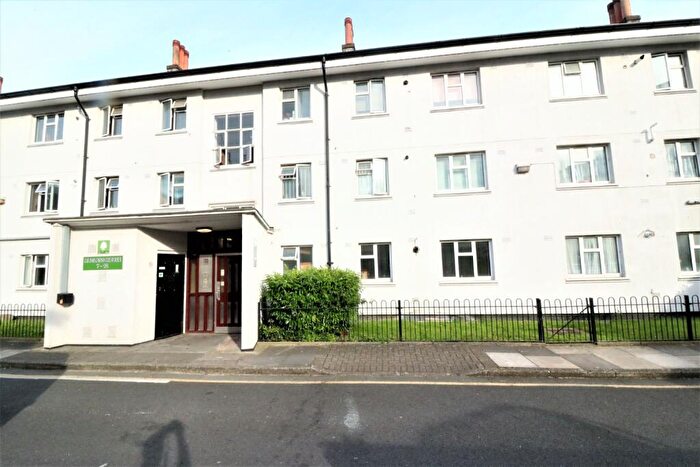 2 Bedroom Flat To Rent In Rugless House, East Ferry Road, Isle Of Dogs, E14