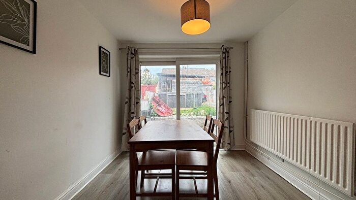 3 Bedroom Semi-Detached House To Rent In Boucher Place St Werburghs Stapleton, Bristol, BS2