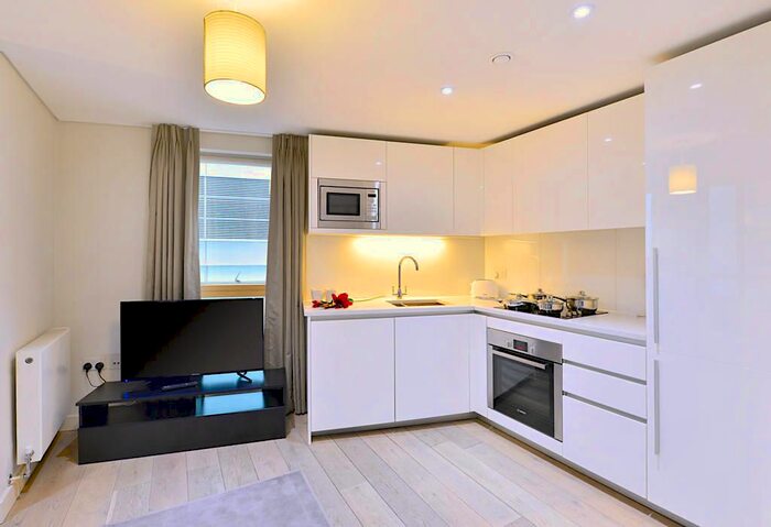 3 Bedroom Flat To Rent In Merchant Square, Paddington, London, W2