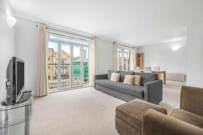 2 Bedroom Flat For Sale In Dundee Wharf, Three Colt Street, E14