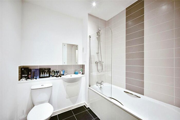 2 Bedroom Flat For Sale In Tovil, Maidstone, Kent, ME15