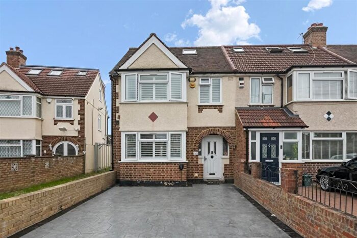 4 Bedroom End Of Terrace House For Sale In Selan Gardens, Hayes, UB4