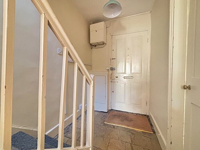 2 Bedroom Cottage To Rent In Orchard Street, Cambridge, CB1