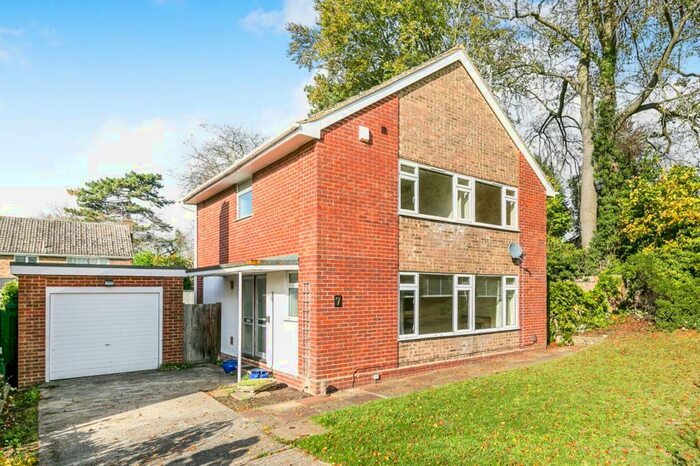 4 Bedroom Detached House To Rent In Merrow Village, Guildford, GU1