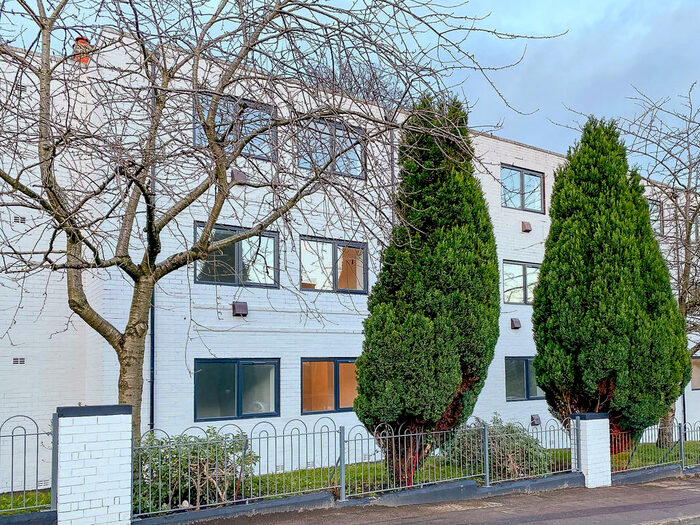 1 Bedroom Apartment To Rent In West Parade, Halifax, HX1