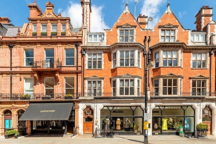 2 Bedroom Flat For Sale In Mount Street, Mayfair, W1K