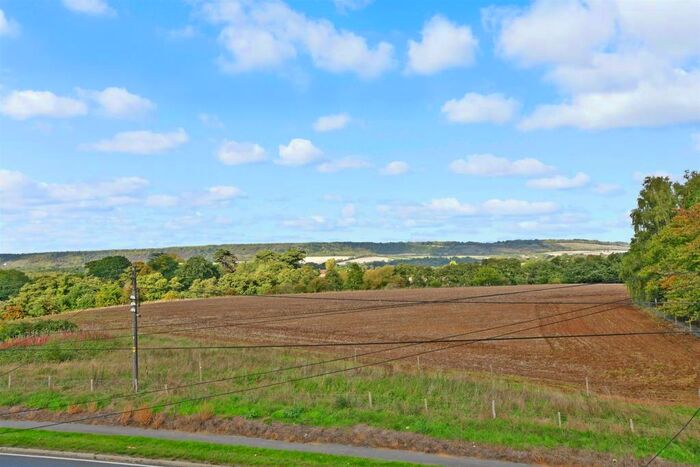 4 Bedroom Semi-Detached House For Sale In London Road, Ryarsh, West Malling, Kent, ME19