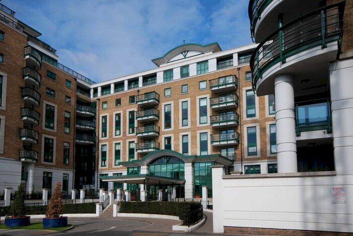 2 Bedroom Flat To Rent In Beckford Close, Earls Court, London, W14