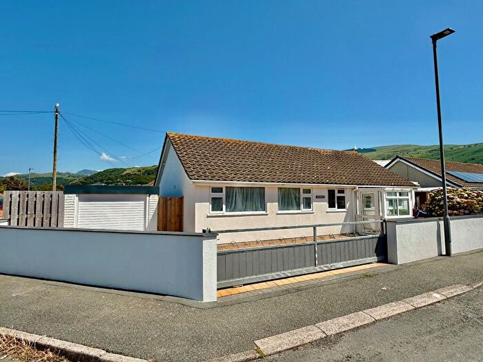3 Bedroom Bungalow For Sale In Richmond, Francis Avenue, Fairbourne, LL38
