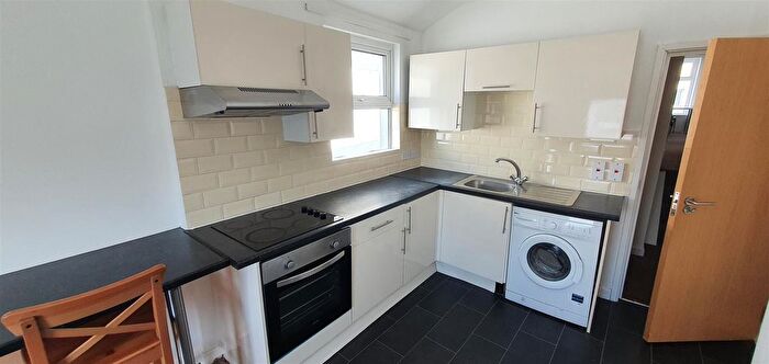 3 Bedroom Flat To Rent In Woodville Road, Cathays, Cardiff, CF24