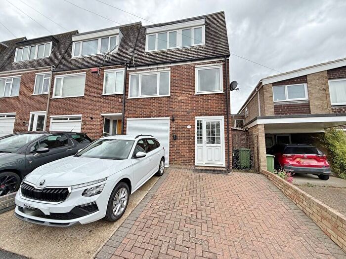 3 Bedroom End Of Terrace House For Sale In Elmtree Road, Farlington, PO6