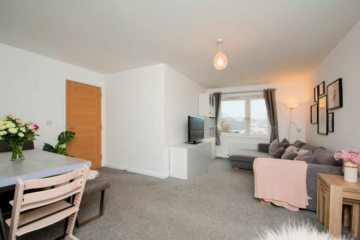 2 Bedroom Flat For Sale In Picketlaw Road, Eaglesham, Glasgow, G76