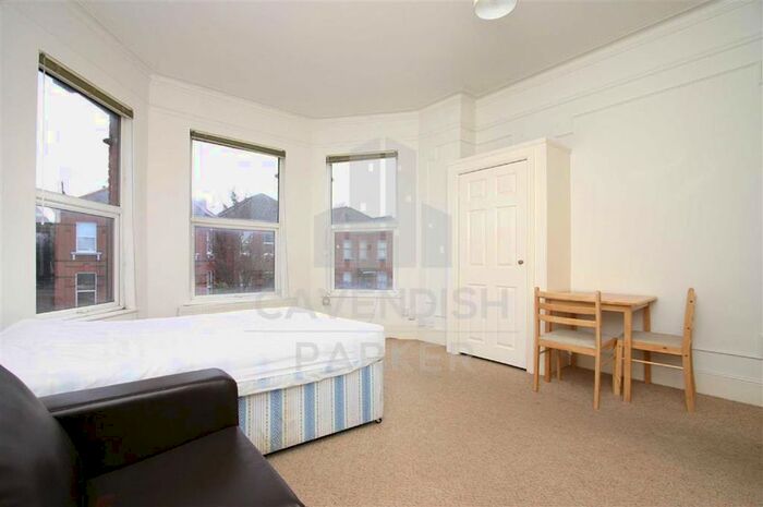 Studio To Rent In Manstone Road, Kilburn, London NW2